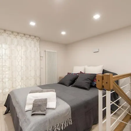 Centro Storico - Casa Con Wi-fi E 4 Posti Letto In Via Dei Tribunali * Nápoles