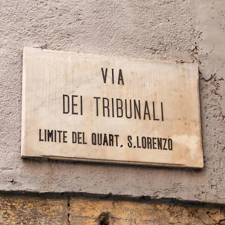 Centro Storico - Casa Con Wi-fi E 4 Posti Letto In Via Dei Tribunali Apartamento
